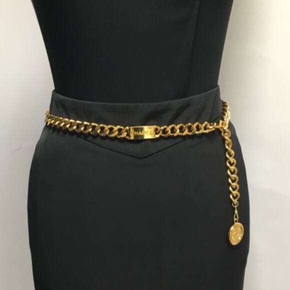 90’s. Vintage CHANEL thick chain belt with golden mademoiselle and CC charm. - Picture 1 of 9